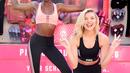 Dua model Victoria's Secret, Zuri Tibby dan Rachel Hilbert berpose saat peluncuran Sports Bra di Columbus, Ohio, (5/10). Peluncuran Sports Bra ini bertajuk Victoria's Secret PINK. (AFP Photo/Dimitrios Kambouris)