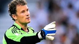 German goalkeeper Jens Lehmann gestures during the Euro 2008 championships semi-final football match Germany vs. Turkey on June 25, 2008 at St Jakob-Park stadium in Basel, Switzerland. AFP PHOTO / PIERRE-PHILIPPE MARCOU