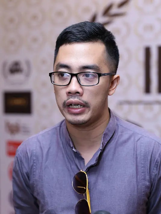 'Banyak casting director yang minta saya memerankan karakter seperti Mamet, orang yang culun gitu' jelas Dennis. (Galih W. Satria/Bintang.com)