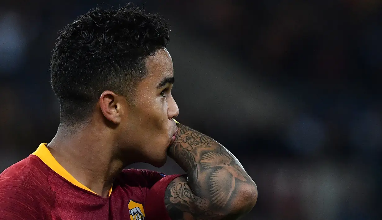 8. Justin Kluivert - Wonderkid AS Roma ini mampu menyamai prestasi ayahnya Patrick Kluivert dengan membela Timnas Belanda saat usianya masih 18 tahun. Bersinar di Ajax Amsterdam mengantar pemuda 20 tahun ini pindah ke ibukota Italia dengan nilai transfer 15 juta poundsterling. (AFP/Vicenzo Pinto)