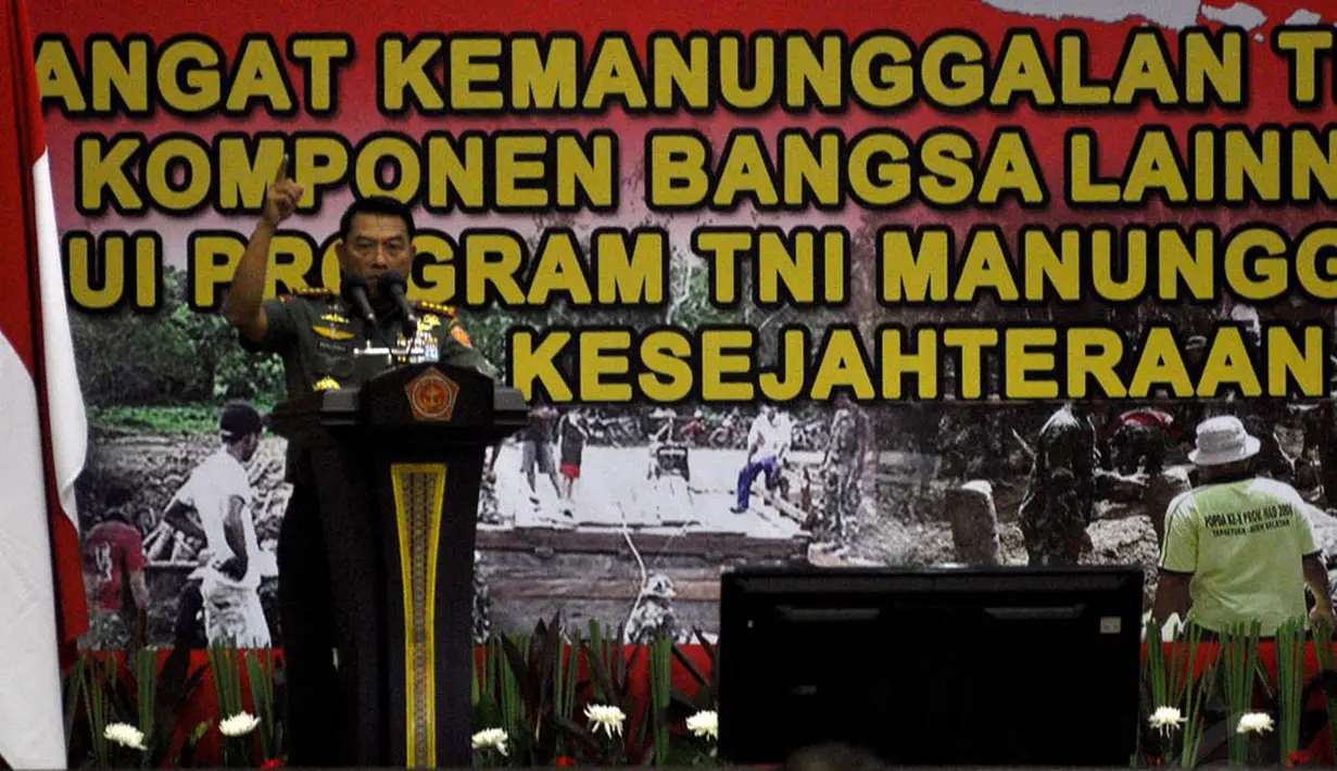 Panglima TNI Jenderal TNI Moeldoko saat memberikan sambutan dalam penandatangan MoU TNI dan PMI, Jakarta, Kamis (10/12/2014). (Liputan6.com/Miftahul Hayat)