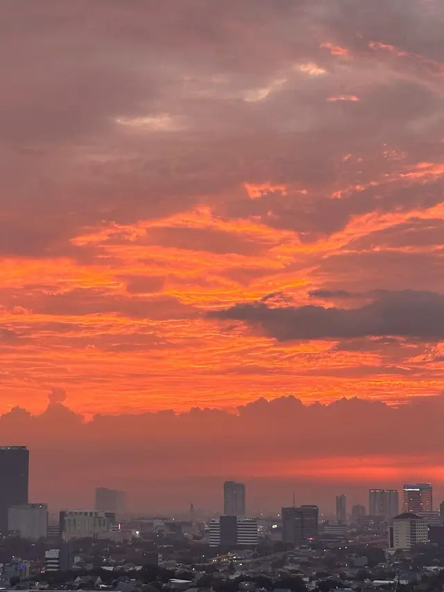 Doyoung NCT unggah foto langit Jakarta. [Foto: Instagram/do0_nct]