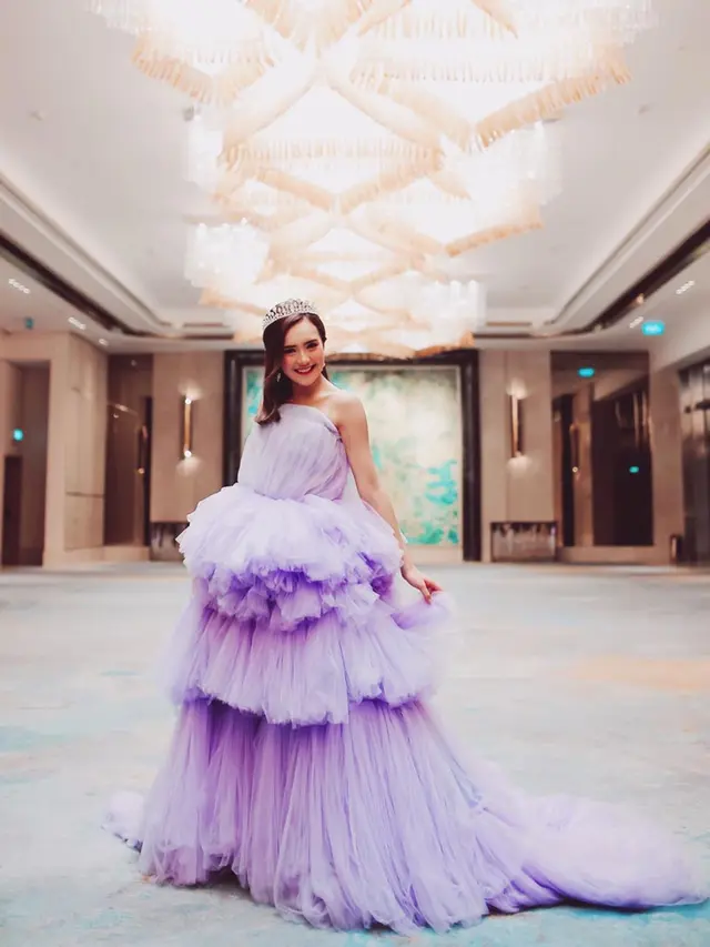 6 Potret Manis Acara Sweet 17 Beby Tsabina, Cantik dengan Nuansa Warna Ungu