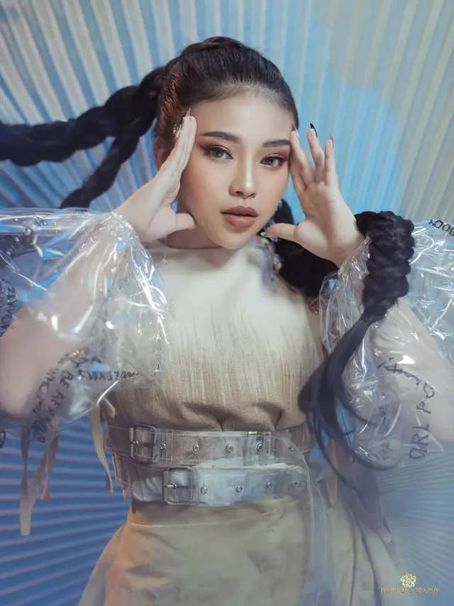 6 Gaya Pemotretan Anneth Delliecia Paling Curi Perhatian, Bikin Pangling