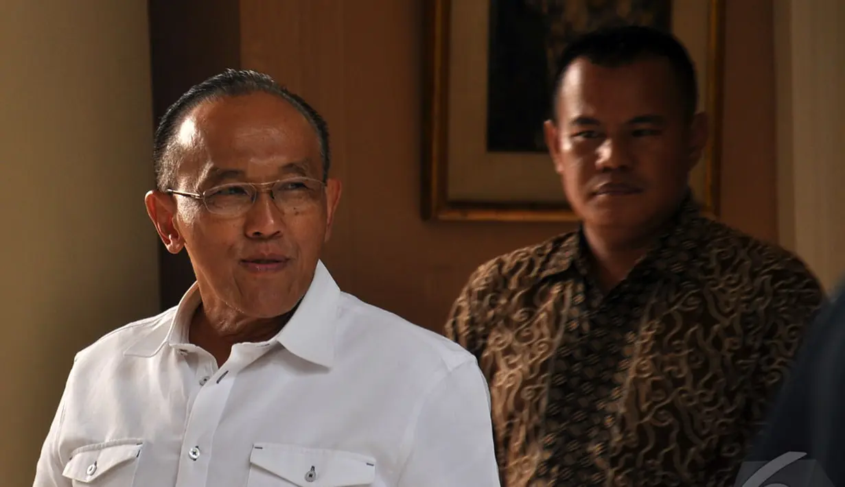 ARB menerangkan pertemuan dirinya dengan elit Golkar hanya pertemuan biasa saja, Jakarta, Senin (25/08/2014) (Liputan6.com/Miftahul Hayat)