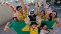 Keluarga Da Silva dari Brasil yang memiliki 12 jari. (AP)