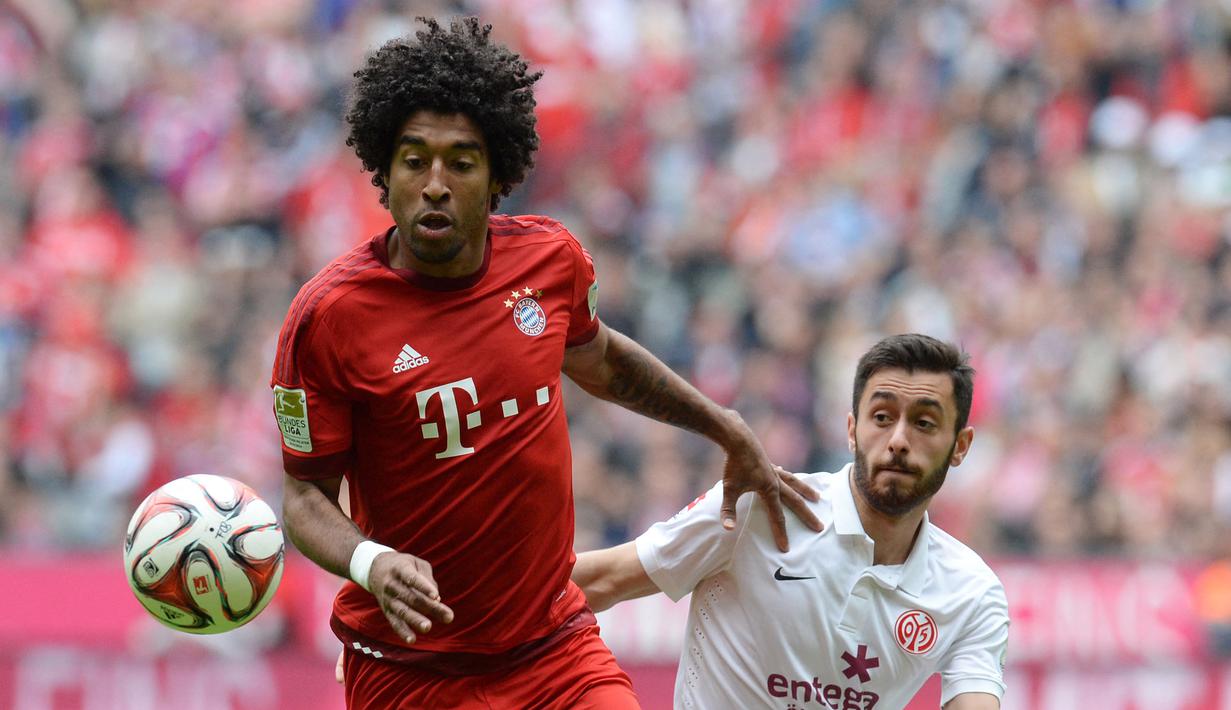 Dante dilatih oleh Pep Guardiola saat di Bayern Munchen. Selama dua tahun, ia sukses menjadi bek tangguh sekaligus serba guna. Pemain asal Brasil tersebut mencatatkan 133 penampilan selama tiga tahunnya di Bayern Munchen dengan mencetak 6 gol dan 8 assist. (AFP/Christof Stache)