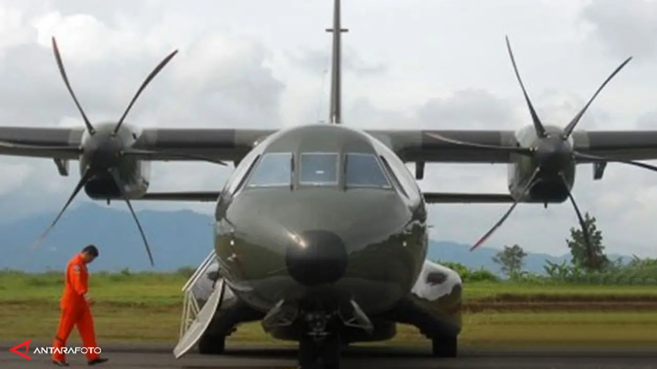 pesawat-cn-295-130823b.jpg