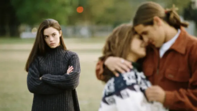 [Bintang] 4 Zodiak Ini Paling Berani Rebut Pacar Orang