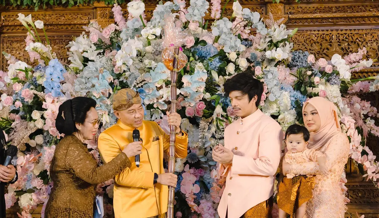 Ashanty juga berharap agar Ameena dapat tumbuh menjadi anak yang menghormati orang tua dan selalu sayang keluarga. (Foto: Instagram/ attahalilintar)