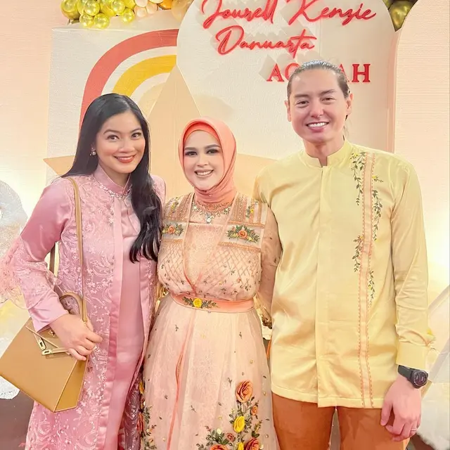 Cut Meyriska dan Roger Danuarta mengadakan akikah untuk anak kedua mereka, Jourell Kenzie Danuarta (Foto: Instagram @titi_kamall)