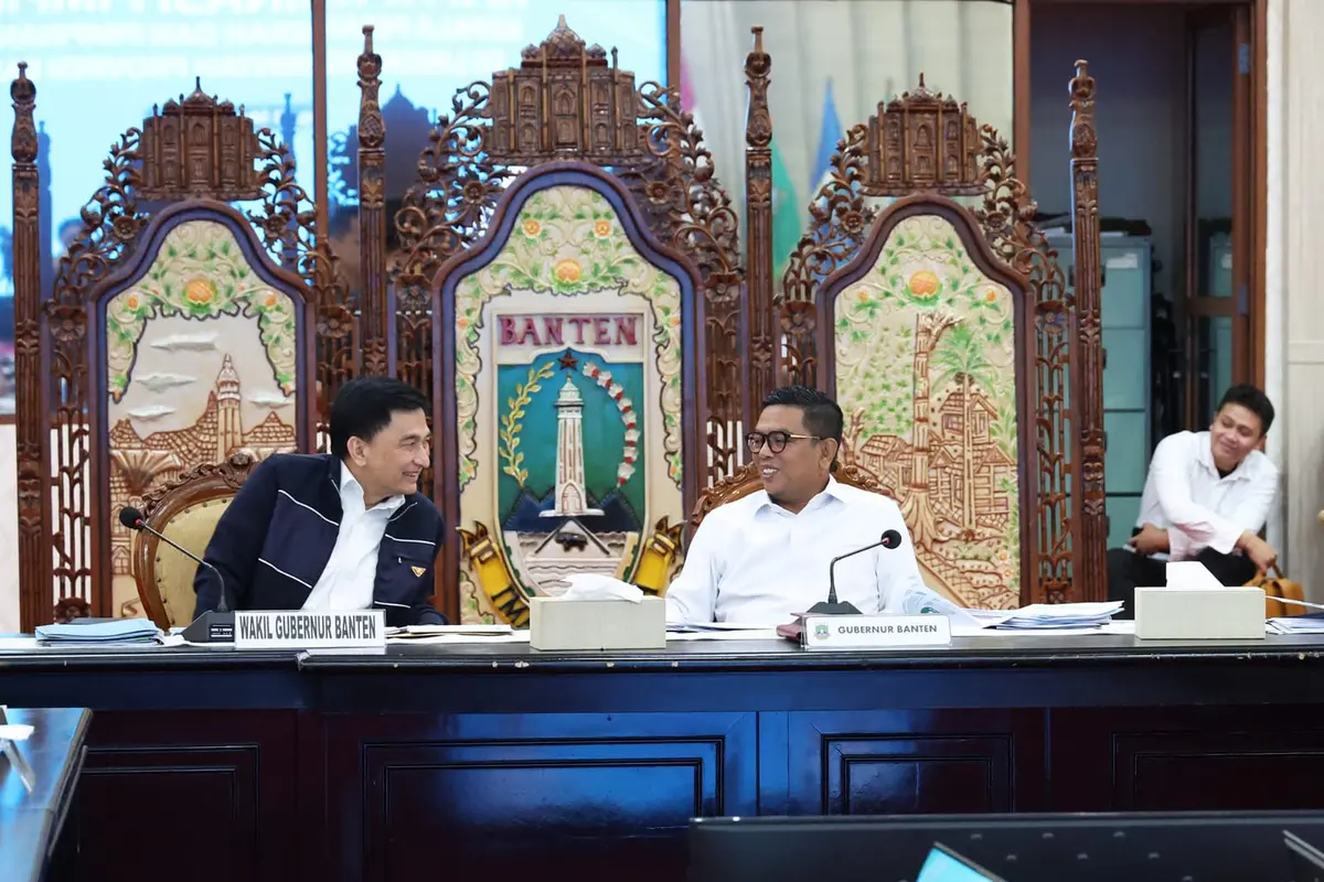 Andra Soni (Gubernur Banten) dan Dimyati Natakusumah (Wagub Banten). (Senin, 03/03/2025). (Dokumentasi Pemprov Banten).
