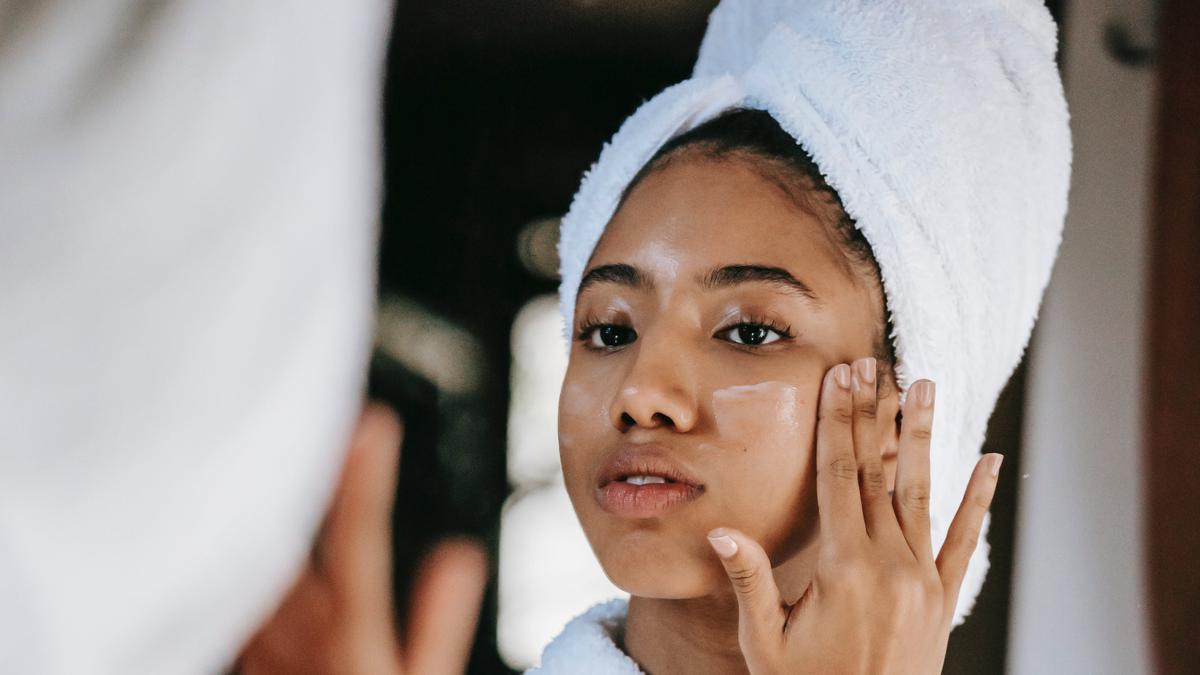 Peeling Ringan Cuma 2-3 Hari, Ini Cara Lakukan Chemical Peeling yang Aman di Kulit