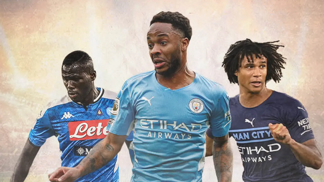 Ilustrasi - Raheem Sterling dikelilingi Kalidou Koulibaly dan Nathan Ake
