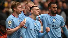 Manchester City terus memberi tekanan kepada sang pemuncak klasemen sementara Liga Inggris 2022/2023, Arsenal lewat kemenangan 2-0 atas Newcastle United pada laga lanjutan Liga Inggris, Sabtu (4/3/2023) malam WIB. Dua gol kemenangan The Citizens dicetak oleh Phil Foden lewat aksi solo run pada menit ke-15 serta Bernardo Silva pada menit ke-67. Dengan tambahan tiga poin, pasukan Pep Guardiola yang kini mengoleksi 58 poin makin nyaman bertengger di posisi kedua sambil memburu dan menunggu Arsenal terpeleset di pekan-pekan ke depan. (AFP/Paul Ellis)
