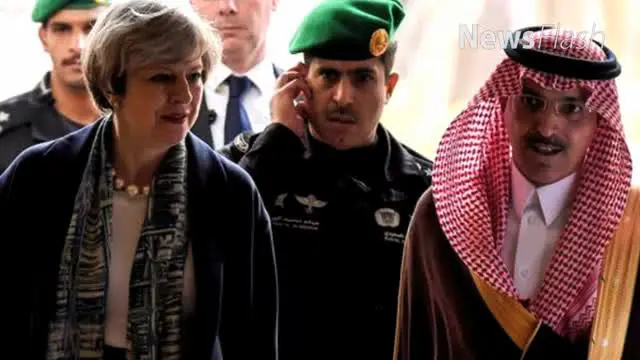 Perdana Menteri Inggris Theresa May nekat melanggar aturan ketat busana untuk perempuan saat berkunjung ke Arab Saudi. Alih-alih berkerudung, May tetap pada rencana semula, yaitu gaya dia sehari-hari sebagai PM.