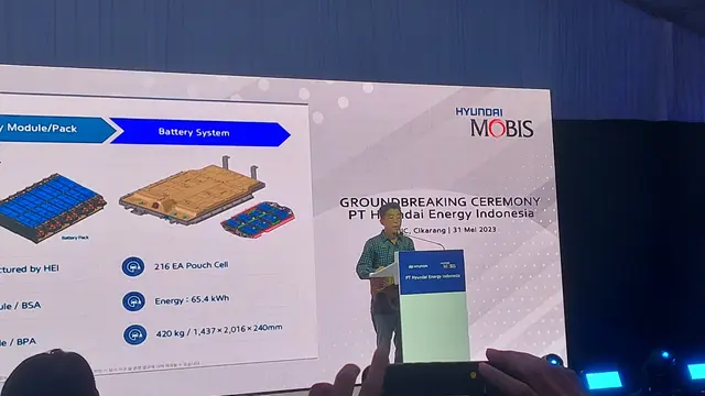Hyundai Motor Group resmi memulai pembangunan pabrik baterai mobil listrik di Cikarang, Jawa Barat. Pabrik ini bakal dikelola oleh Hyundai Energy Indonesia (HEI). Foto: Arief Rahman