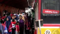 Peristiwa ini bakal bikin kamu ngikik. Seorang cewek berkicau menanyakan admin Commuter Line apakah bisa memindahkan kontak ke ponsel baru!