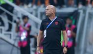 Pelatih Bali United, Johnny Jansen dalam laga pekan kelima BRI Super League 2025/2026 melawan Persija Jakarta di Jakarta International Stadium (JIS), Minggu (14/9/2025). (Bola.com/M. Iqbal Ichsan).