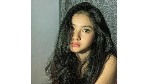 6 Potret Adinda Azani Pamer Muka Bantal, Aktris Hits FTV