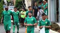 Pemain Persebaya Surabaya saat menjalani pemusatan latihan di Sleman. (Bola.com/Aditya Wany)