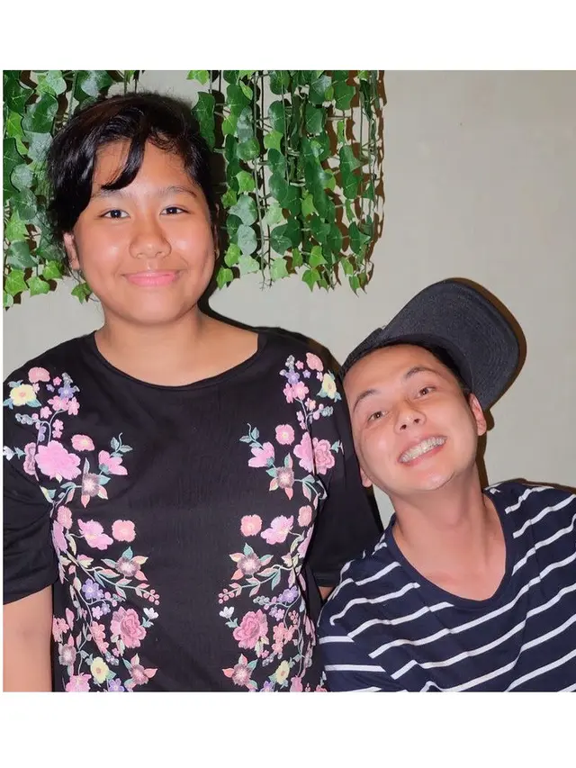 6 Momen Manis Ussy-Andika Pratama dengan Anak Angkat, Tak Ada Sekat