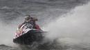Atlet jetski Indonesia, Aero Sutan Aswar, saat beraksi pada Asian Games di Ancol, Jakarta, Kamis (23/8/2018). Aero Aswar finish kedua dengan jumlah poin 53. (Bola.com/Vitalis Yogi Trisna)