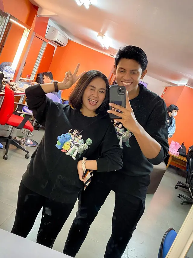 6 Momen Mesra Ibnu dan Lita Pakai Baju Senada, Pasangan Selebgram Hits