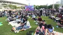 Mereka saling bergegas demi mendapatkan posisi paling depan agar bisa melihat artis idola mereka dengan lebih dekat. Tampak dalam foto, pengunjung memadati area gelaran KapanLagi Buka Bareng (KLBB) Festival 2026 hari pertama di Stadion Madya, Kompleks Gelora Bung Karno, Senayan, Jakarta, Sabtu 28 Februari 2026. (Dok/Kapanlagi Youniverse)