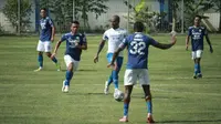 Persib Bandung menggelar gim internal di Stadion Persib (Sidolig), Jalan Ahmad Yani, Kota Bandung, Sabtu (28/5/2022) sebagai persiapan menghadapi Liga 1 2022/2023. (Bola.com/Erwin Snaz)