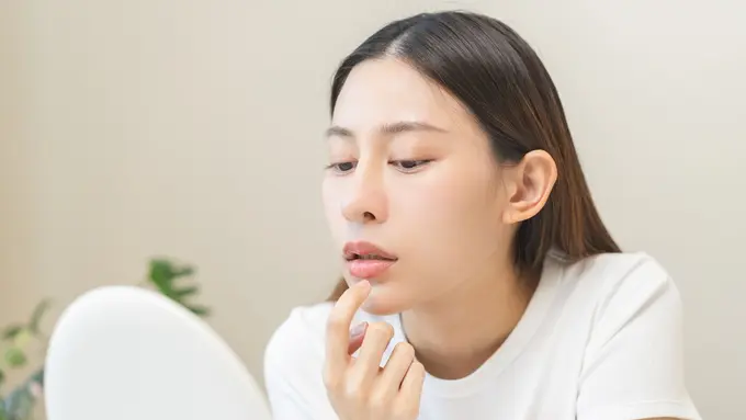Pancaroba Bikin Bibir Pecah-Pecah? 5 Bahan Alami Ini Bisa Mengatasinya!