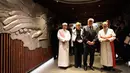 Presiden Jerman Frank-Walter Steinmeier (kedua dari kanan) dan Ibu Negara Elke Buedenbender (kedua dari kiri) berpose bersama Menteri Agama dan Imam Besar Masjid Istiqlal Indonesia Nasaruddin Umar (kiri) dan Uskup Agung Jakarta, Kardinal Ignatius Suharyo Hardjoatmodjo, di dalam Terowongan Persahabatan, sebuah lorong bawah tanah yang menghubungkan Masjid Istiqlal dan Katedral Jakarta, Senin 15 Juni 2026. (Yasuyoshi Chiba/AFP)