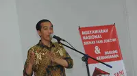Presiden terpilih Jokowi menghadiri Munas Seknas Tani Jokowi di Gedung Arsip Nasional, Jakarta, Kamis (4/9/14). (Liputan6.com/Herman Zakharia)