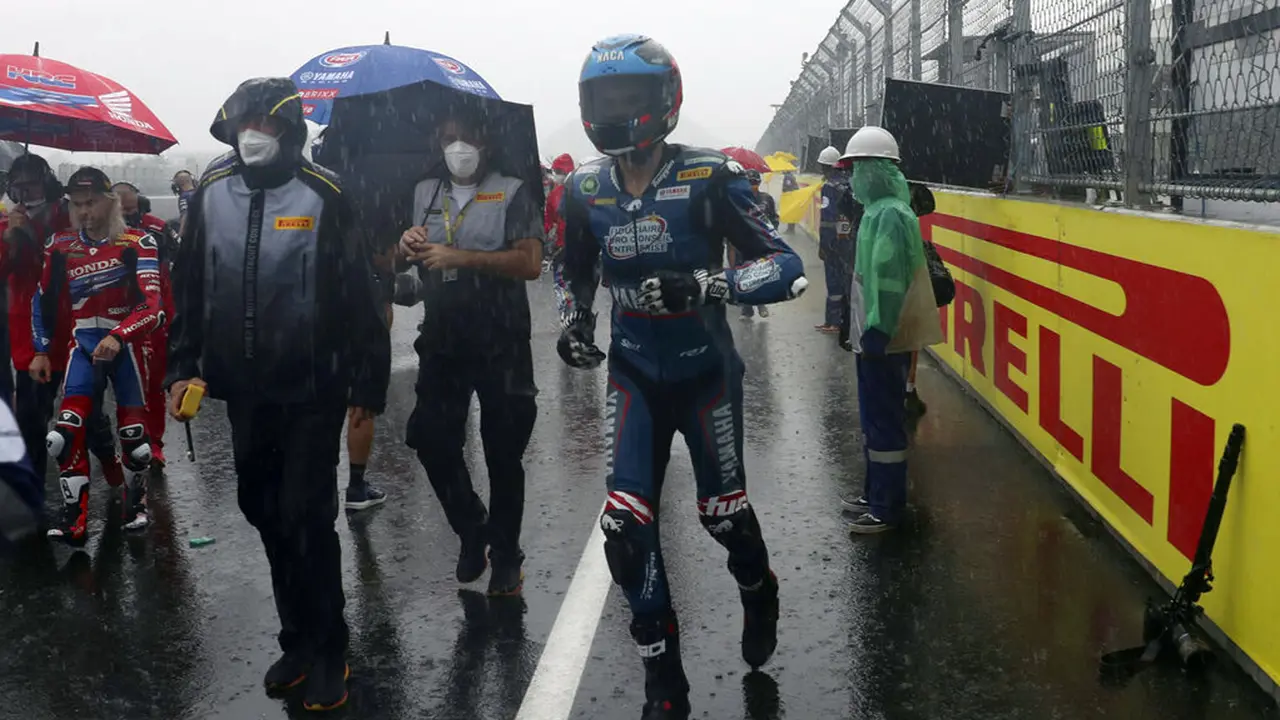 FOTO: Hujan Deras Paksa Penundaan Race Pertama WSBK Mandalika