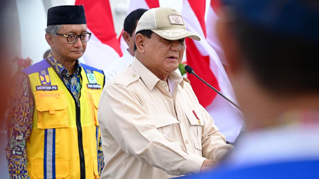 Presiden Prabowo Subianto meresmikan Flyover Madukoro di Jalan Arteri Yos Sudarso, Kota Semarang, Jawa Tengah, Rabu (11/12/2024). (Dok Kementerian PU)