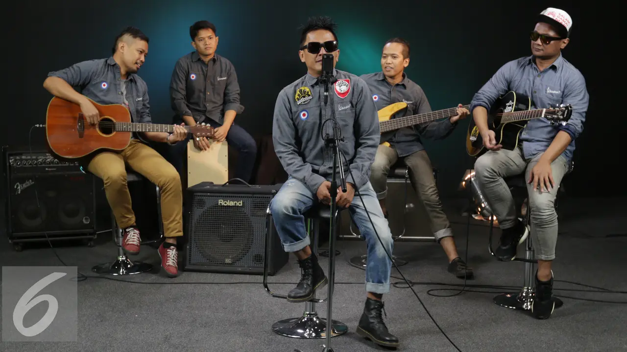 AKUSTIK PLUS: Vespunk, Ketika Punk Jatuh Cinta Pada Vespa