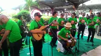 Band PSP kampanye antikorupsi di Stasiun Kota (Ahmad Romadoni/Liputan6.com)