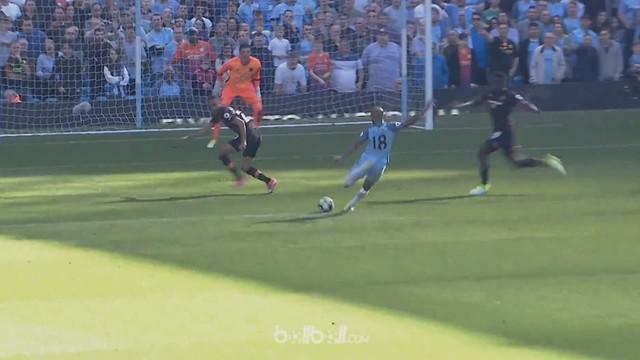 Fabian Delph mencetak salah satu diantara 3 gol Manchester City ke gawang Hull City. This video is presented by BallBall