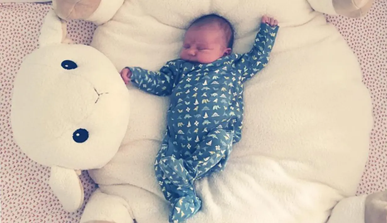 Kehadiran baby Daisy  Josephine Sudeikis sudah diumumkan dan dinantikan sejak bulan April 2016 lalu. Pasangan Olivia Wilde dan Jason Sudeikis mengumumkan, anak pertama mereka, Otis, akan segera memiliki saudara kandung. (Instagram/oliviawilde)