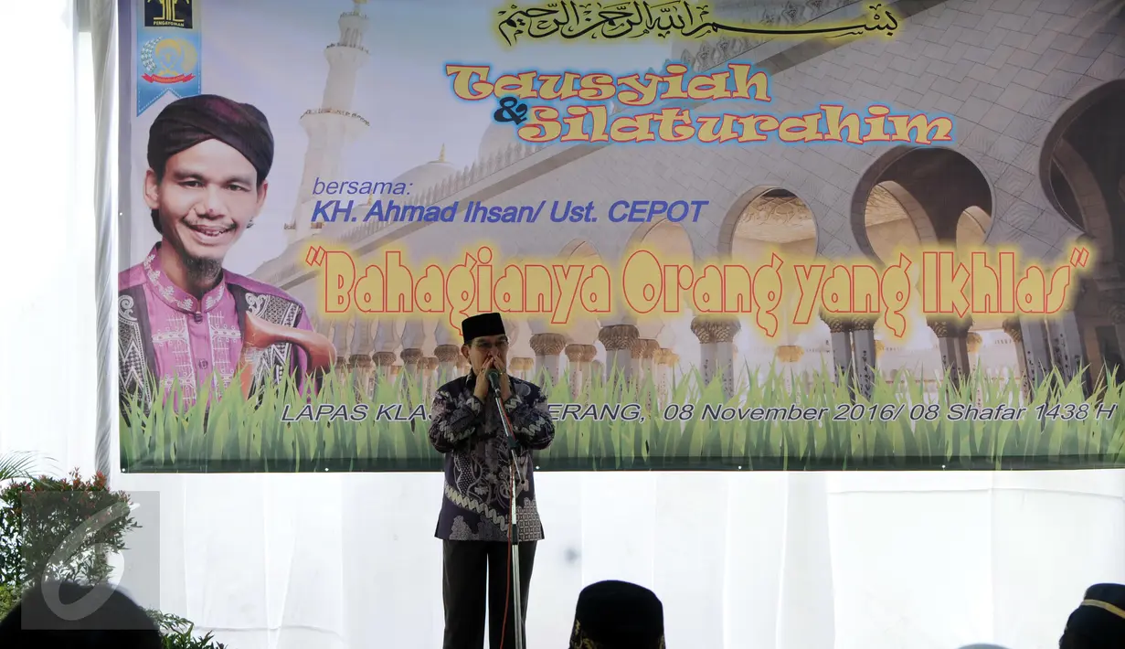Mantan Ketua KPK Antasari Azhar memberikan keterangan saat acara pengajian di Lapas Kelas I Tangerang, Selasa (8/11). Antasari Azhar menjalani masa tahanan 7 tahun 6 bulan dan banyak kenangan yang dilewati. (Liputan6.com/Helmi Afandi)
