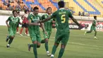 Striker Persebaya United, Pedro Javier, merayakan gol yang dicetaknya ke gawang Persiba Balikpapan dalam lanjutan Piala Presiden 2015 di Stadion Si Jalak Harupat, Bandung. Kamis (10/9/2015). (Bola.com/Vitalis Yogi Trisna)