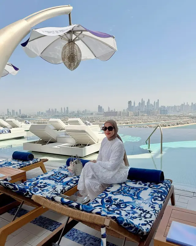 6 Momen liburan seru dan mewah Erin Taulany bareng putri bungsunya Arlova di Dubai