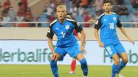 Bek Timnas Filipina, Adrian Ugelvik (17) saat bertandang ke markas Vietnam, Stadion My Dinh, Hanoi dalam laga Kualifikasi Pialaa Dunia 2026, Kamis (6/6/2024). (Instagram/pmnft_official)