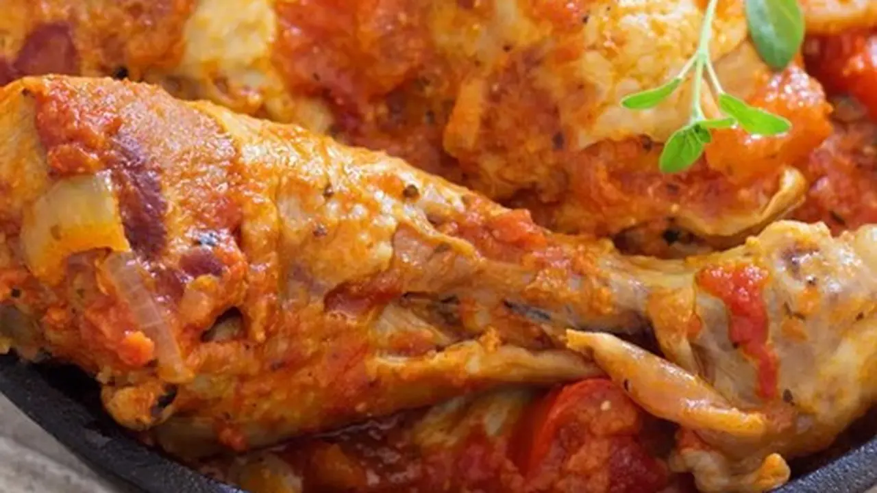 Sepiring ayam bumbu bali super pedas