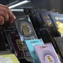 Berdasar informasi dari laman resmi Pegadaian, harga per 1 gram emas Antam, Rabu (14/5/2025), dijual Rp1.960 juta atau turun Rp20 ribu dari hari sebelumnya. (Liputan6.com/Angga Yuniar)