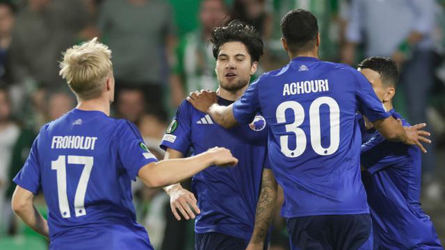 Foto: Calon Bek Timnas Indonesia Kevin Diks Jebol Gawang Real Betis di Europa Conference League