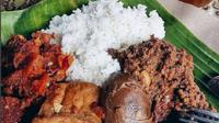 Ternyata, inilah rahasia yang membuat Gudeg Yu Djum selalu nikmat. Tak lupa semangat yang selalu diberikan oleh Yu Djum pada karyawannya.