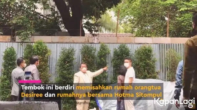 Potret Rumah Hotma Sitompul Pasang Pagar Pembatas Dengan Rumah Mertua. (Sumber: kapanlagi.com)