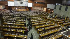 Suasana sidang paripurna pembukaan reses di ruang paripurna gedung DPR, Jakarta, Senin (23/3/2015). (Liputan6.com/Faisal R Syam)