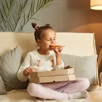 Ilustrasi anak makan/copyright shutterstock/StoryTime Studio